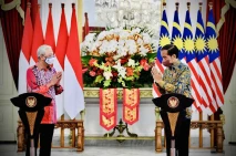 Presiden Jokowi Terima...