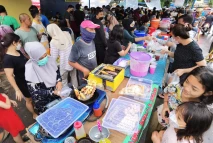 Berburu Takjil di Pasar...