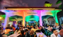 Berbuka Puasa di Pasar...