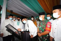 Wali Kota Benyamin Davnie...