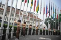 Peringatan Konferensi...