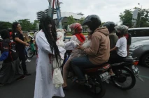 Ngabuburit Ala Hantu...