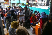 Jelang Lebaran Pengiriman...