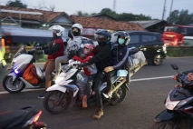 Potret Tangguh Pemudik...