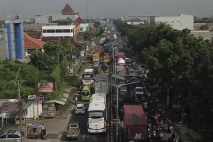 Ribuan Kendaraan Terjebak...