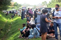 Wisatawan Terjebak Kemacetan...