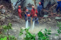 Pencarian Korban Tanah...