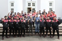 Sambut Kepulangan Timnas...