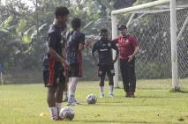 Jadi Pelatih Baru Persija,...