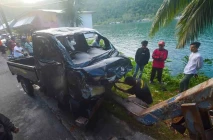 Mobil Terjun ke Laut...