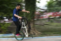 Melihat Latihan Komunitas...