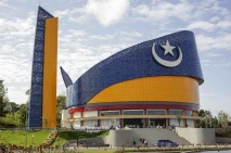 Uniknya Masjid Tanjak...