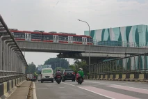 Uji Coba LRT Jabodebek...