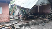 Dua Rumah Warga Bone...