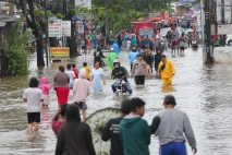 Banjir Rendam Jalan...