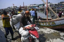 Nelayan Cilincing Keluhkan...