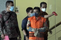 KPK Tahan 3 Tersangka...