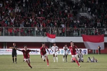 Bungkam Myanmar, Timnas...