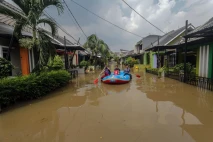 Banjir 1,5 Meter Rendam...