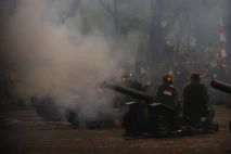 Dentuman Meriam Peringatan...