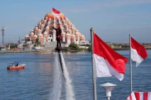 Kemeriahan Peringatan...