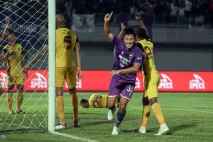 Persita Tangerang Kalahkan...