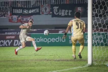 Macan Kemayoran Mengamuk,...