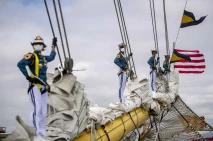 KRI Bima Suci Tiba di...