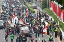 Unjuk Rasa Pengemudi...