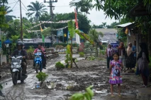 Protes Jalan Rusak,...