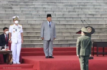 Pimpin Upacara di Unhan,...