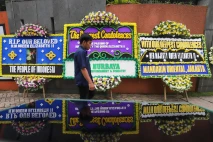 Karangan Bunga untuk...