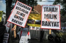 Aksi Korban Penggusuran...