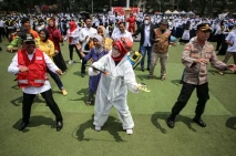 Kemeriahan Peringatan...