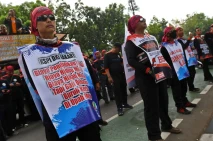 Buruh Jakarta Tuntut...