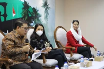 Diskusi Dialektika Bahas...
