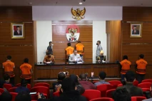 KPK Tetapkan 10 Tersangka...