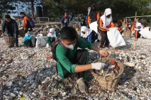 Bersih-bersih Sampah...