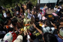 Tradisi Pawai Dongdang...