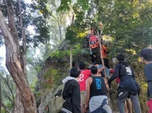 Evakuasi Pendaki Gunung...