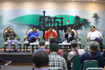 Diskusi Dialektika Bahas...