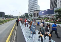 Fashion Show Peringati...