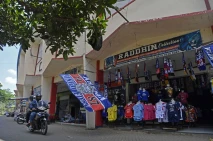 Kios di Stadion Kanjuruhan...