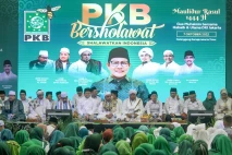 PKB Gelar Shalawatan...