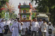Kemeriahan Karnaval...