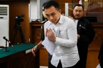 Ricky Rizal Minta Bebas...