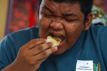 Serunya Lomba Makan...