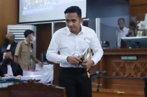 12 Saksi Dihadirkan...