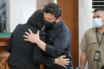 Ferdy Sambo Peluk Putri...