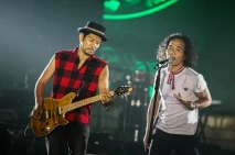 Bawakan Lagu Terlalu...